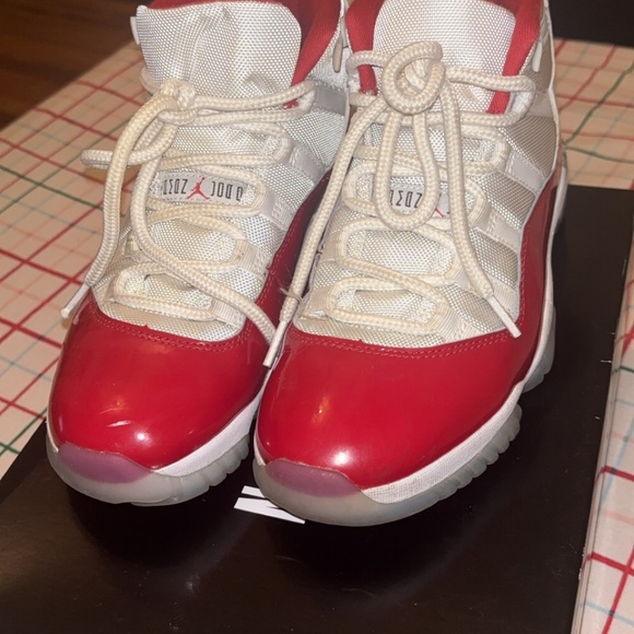 Jordan 11's Cherry's - Picture 4 of 4